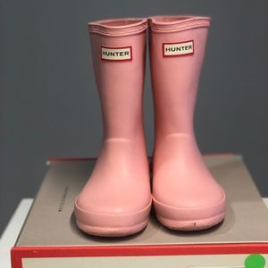 Hunter girl’s classic rain boots in pink